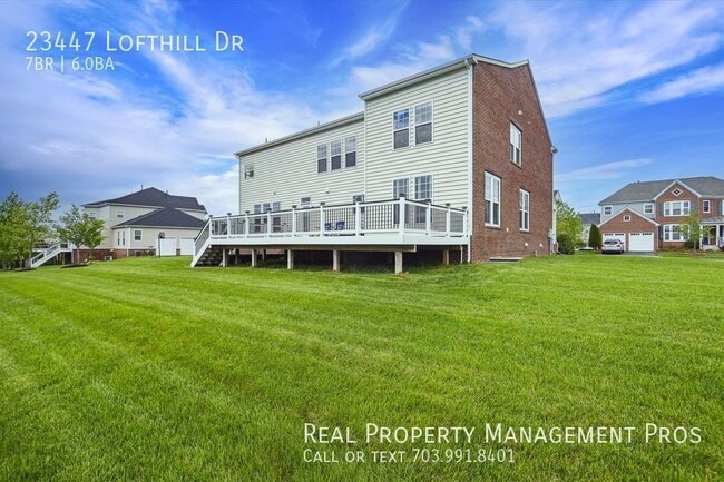 Building Photo - Beautifully Maintained 7 Bedroom 6 Bath Ho...