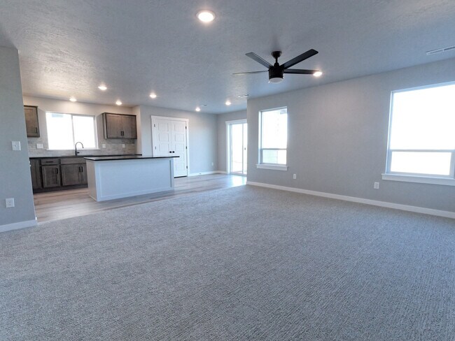 Building Photo - 5126 E Sylvan Hart Dr