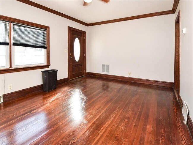 Building Photo - 3872 Leo St