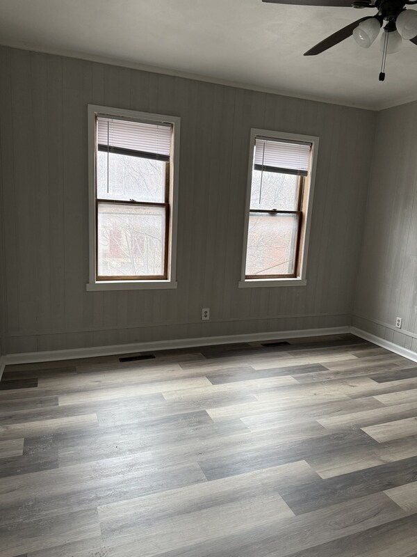 Building Photo - 310 1/2 Western Ave.