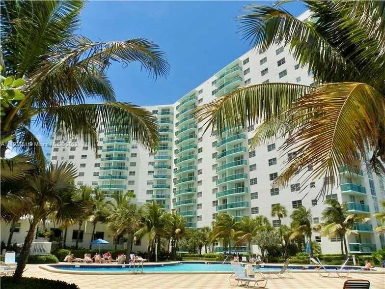 Primary Photo - 3001 S Ocean Dr