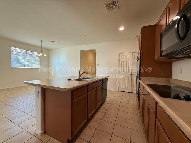 Building Photo - 15811 W Banff Ln