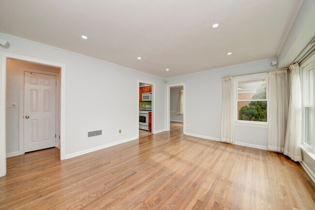 Building Photo - 384 S Wolf Rd