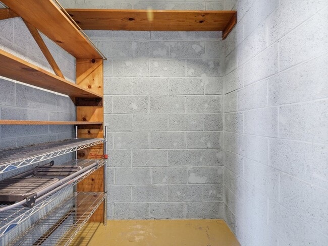 Building Photo - Charming 2-Bedroom Home with Vintage Character & Modern Comforts