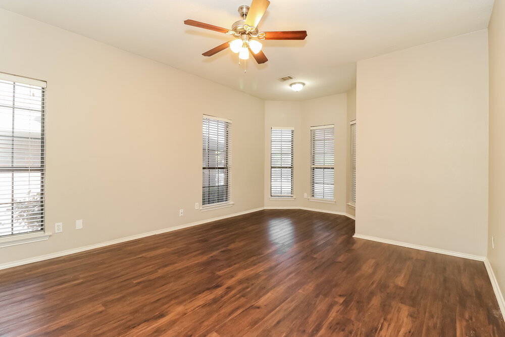Building Photo - 111 Streamside Dr