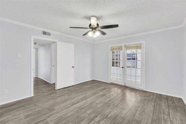 Building Photo - 8560 Park Ln