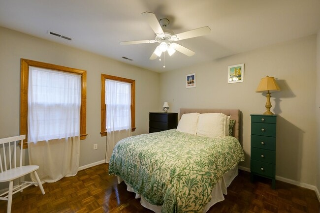 Building Photo - Turnkey Furnished 1 Bed Steps from the U.S. Capitol