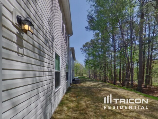 Building Photo - 9042 Legendary Ln