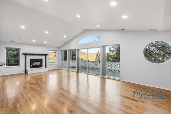 Building Photo - 525 Ashland Loop Rd