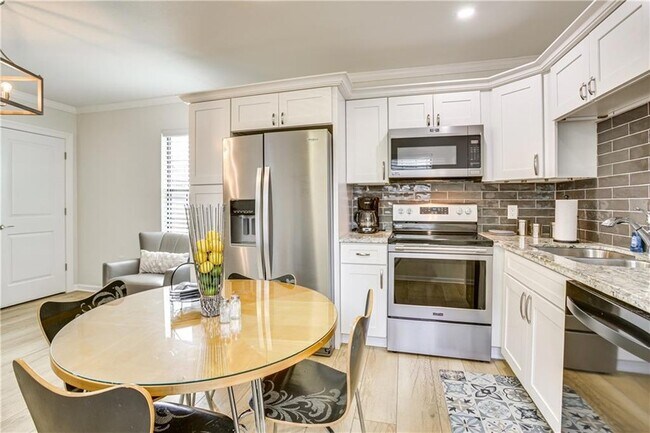 Building Photo - 2100 Philip St