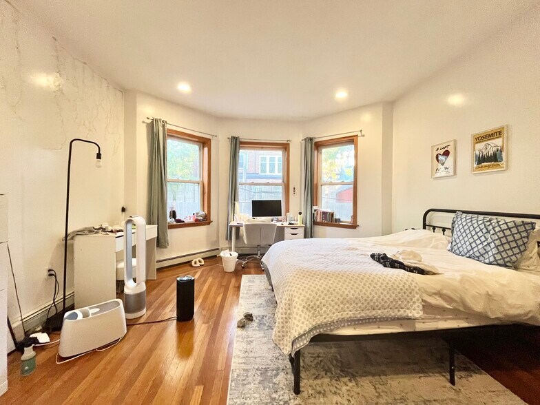 Building Photo - 25 Gibbs St