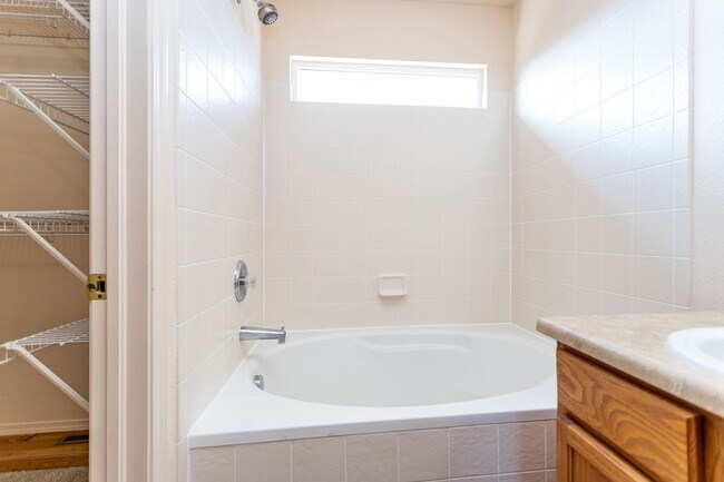 Building Photo - 4815 Tory Ridge Dr