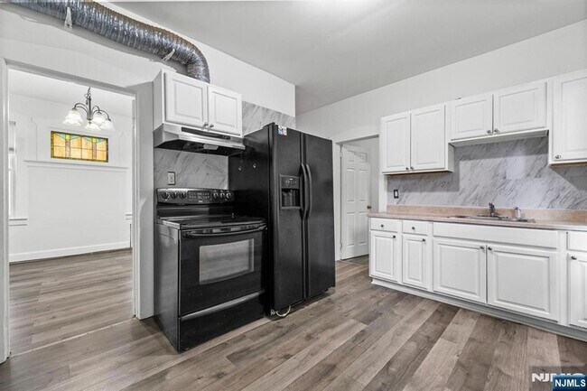 Building Photo - 105 Van Riper Ave