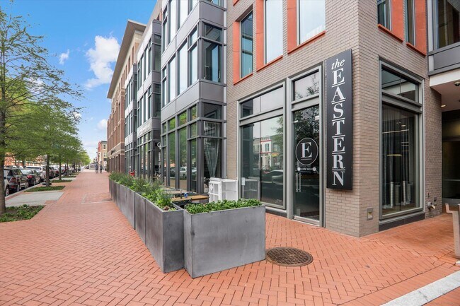 Building Photo - E Street NE 643
