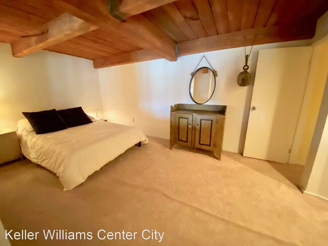 Building Photo - 2 br, 1 bath House - 700 S. 10th St 3A