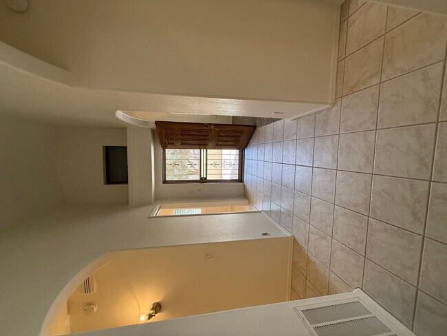 Building Photo - 45 E 9th Pl