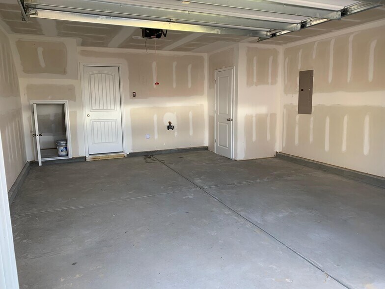 Building Photo - 5316 Daydream Dr