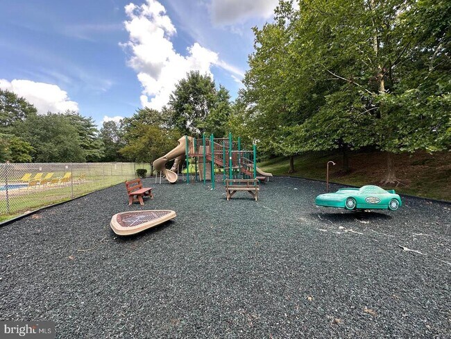 Building Photo - 3123 Sayre Dr
