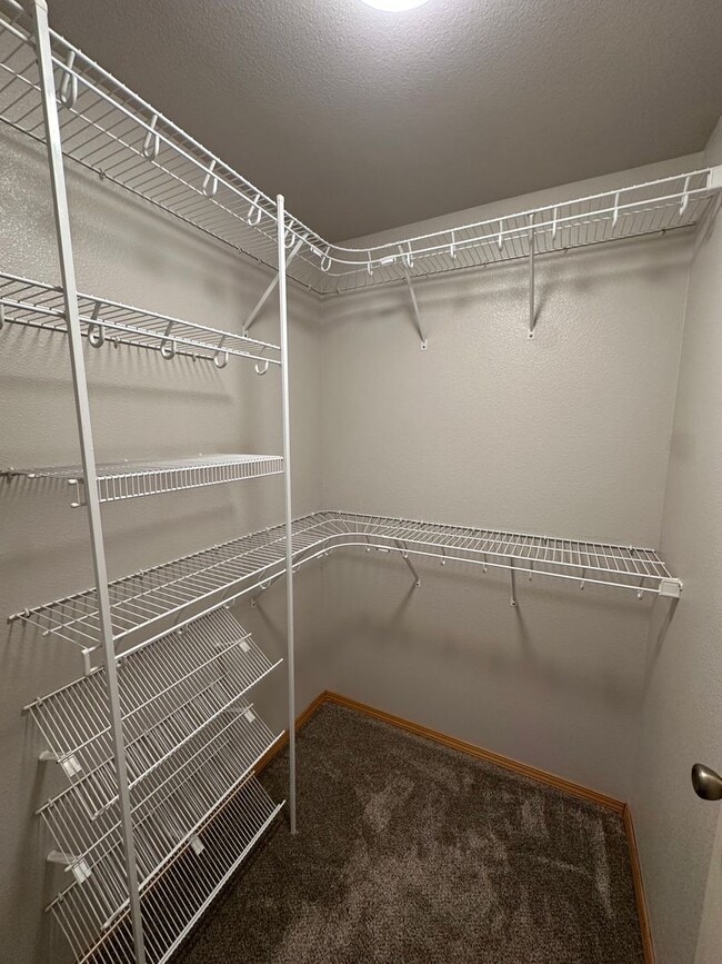 Building Photo - Lovely SE Single Story 3 Bedroom Home with Office!