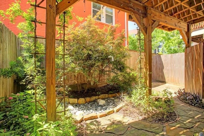 Building Photo - 1333 Fairview St