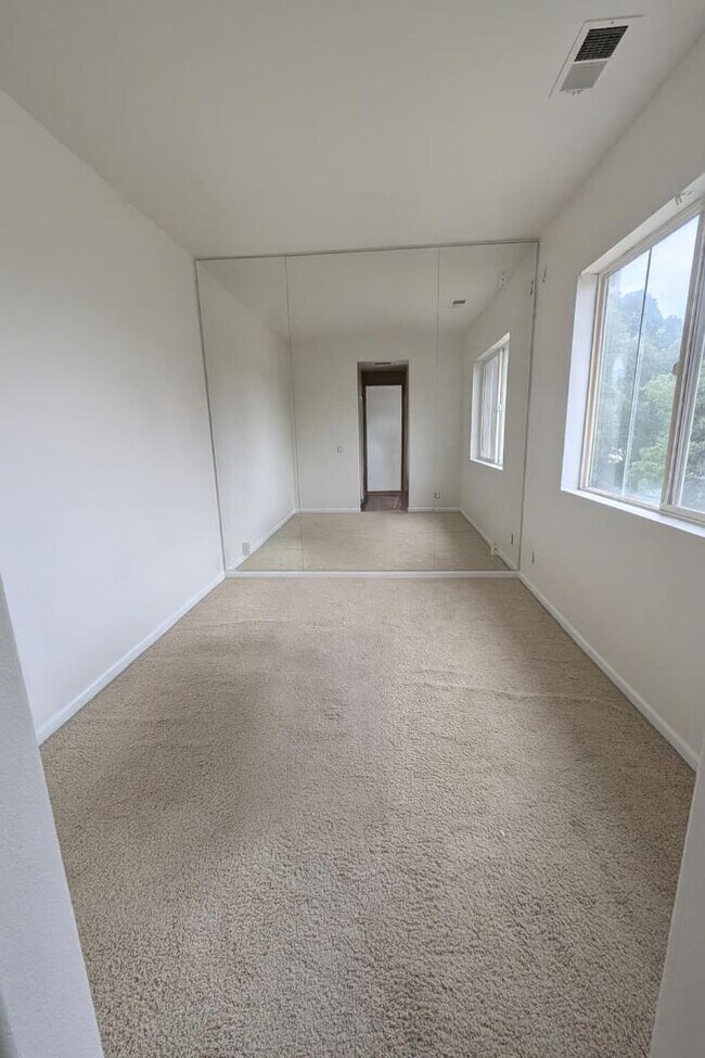 Building Photo - 1901 Oregano Way