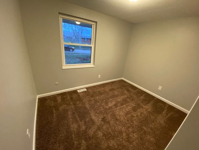 Building Photo - 6550 Summerdale