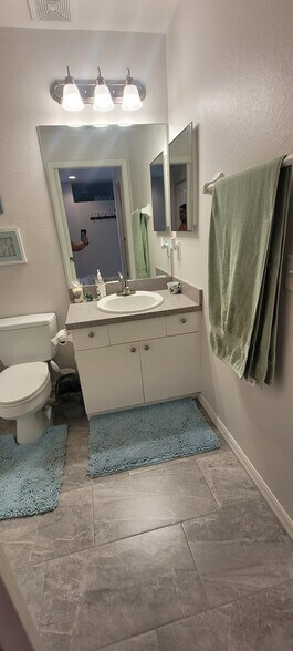 Guest bath - 1457 San Cristobal Ave