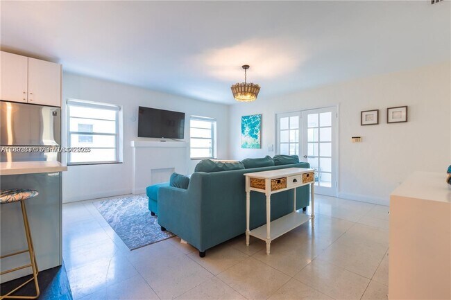 Building Photo - 426 NE 26th St