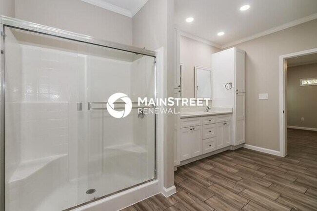 Building Photo - 4 Bedroom Pet-Friendly Home in Houston, TX with Main Street Renewal