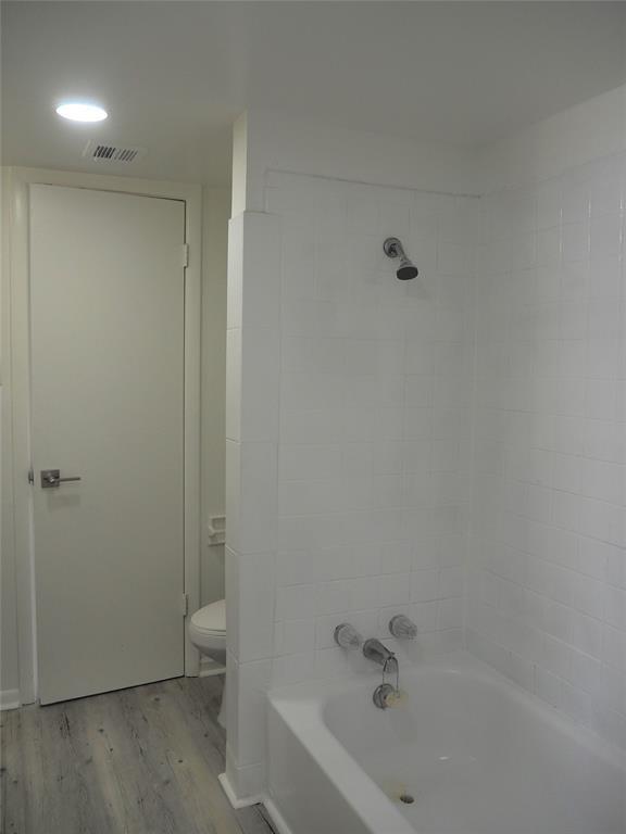 Building Photo - 4910 Saxon Dr