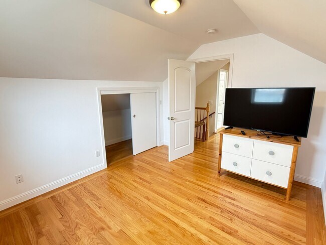 Building Photo - 882