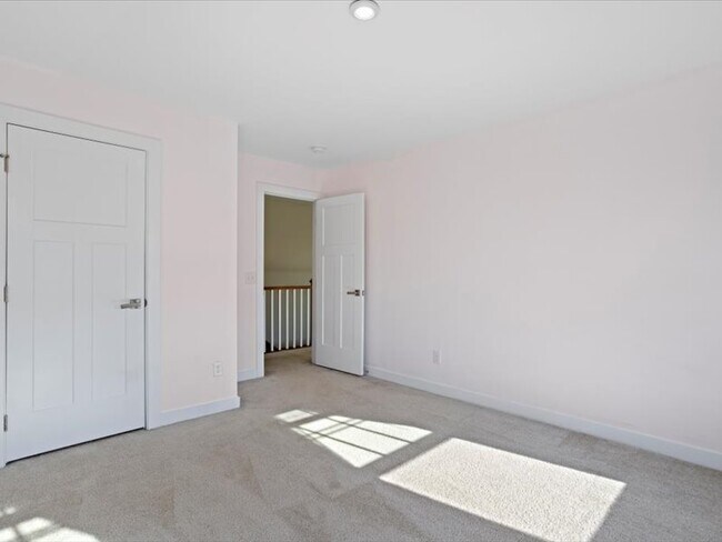 Building Photo - 120 Thames Valley Dr