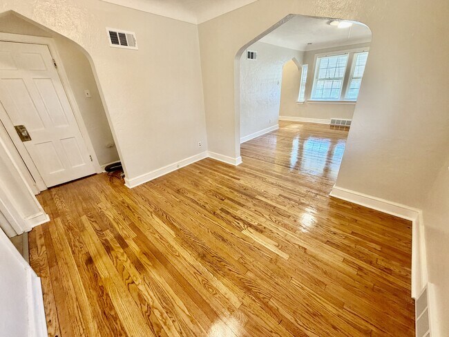 Building Photo - 8947 Mayfield Ct