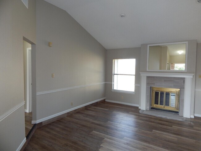 Building Photo - 4505 River Oaks Dr