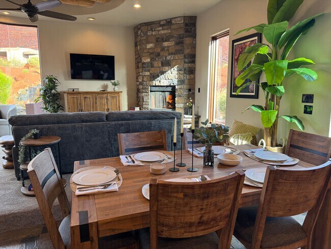 Building Photo - Furnished 3 Bedroom Entrada Home!!