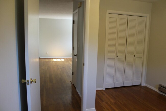 Building Photo - 1401 S Roan St