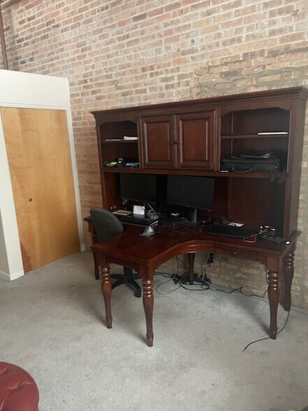 Building Photo - 215 N Aberdeen St