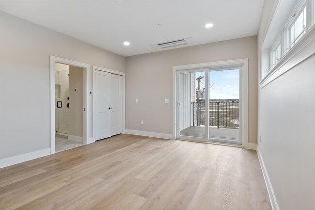 Building Photo - 465 Ocean Blvd