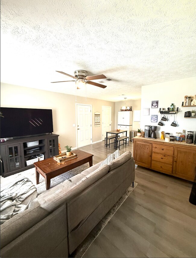 Building Photo - Beautiful 4 Bedroom Home with Bonus Room – $1500.00/Month