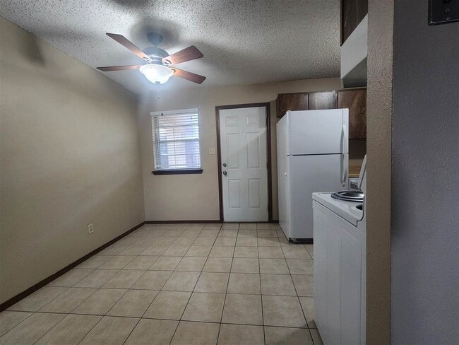Building Photo - 7938 NW Crossland Cir