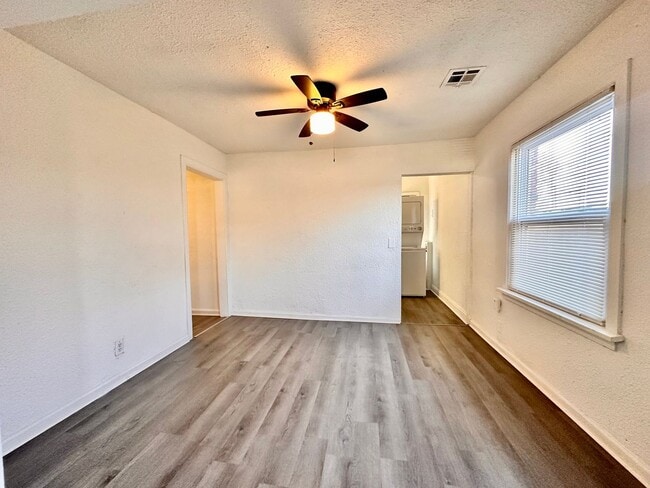 Building Photo - Three bedroom OKC Home - Move in Deposit-Free! (If Qualified)