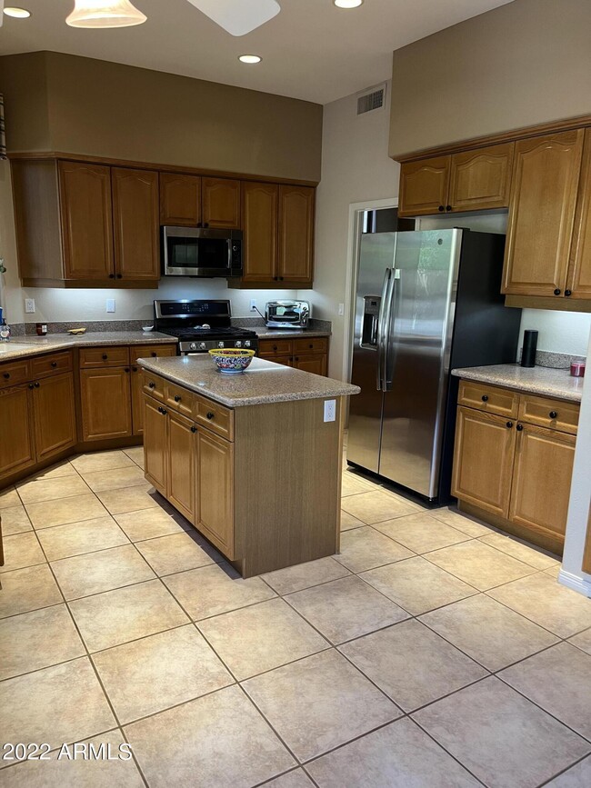 Building Photo - 33435 N 69th Pl
