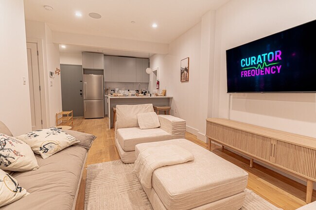 Building Photo - 207 Cooper St