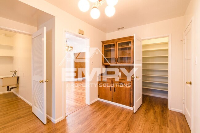 Building Photo - 4743 Levelside Ave