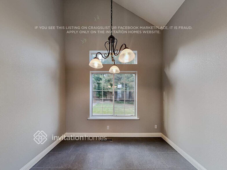 Building Photo - 413 Rolling Oak Dr