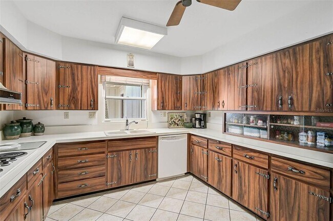 Building Photo - 3970 Prairie Dunes Dr