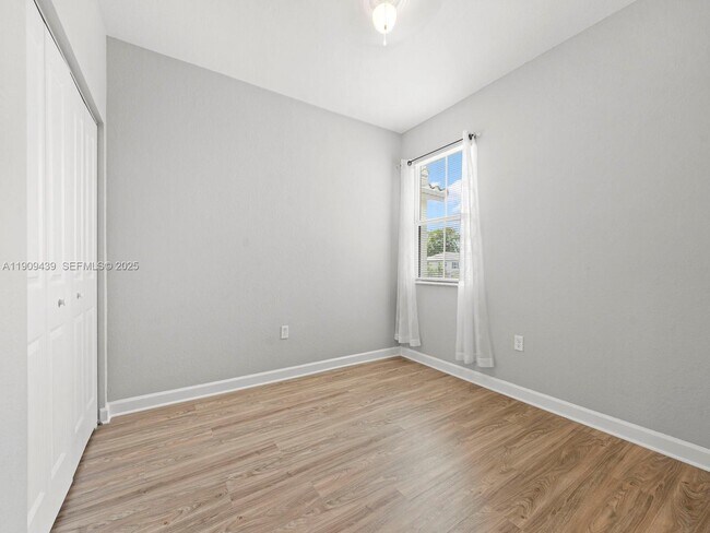 Building Photo - 2723 SE 17th St