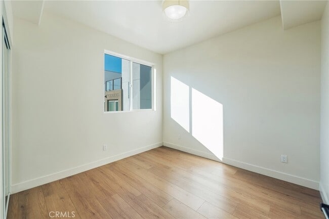 Building Photo - 714 1/2 Chestnut Avenue Unit