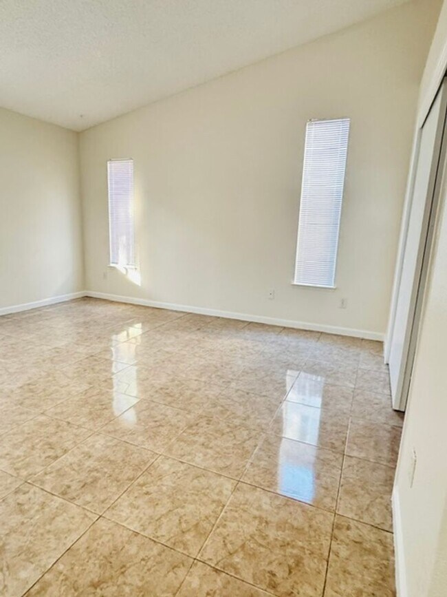 Building Photo - 9004 Pineridge Way