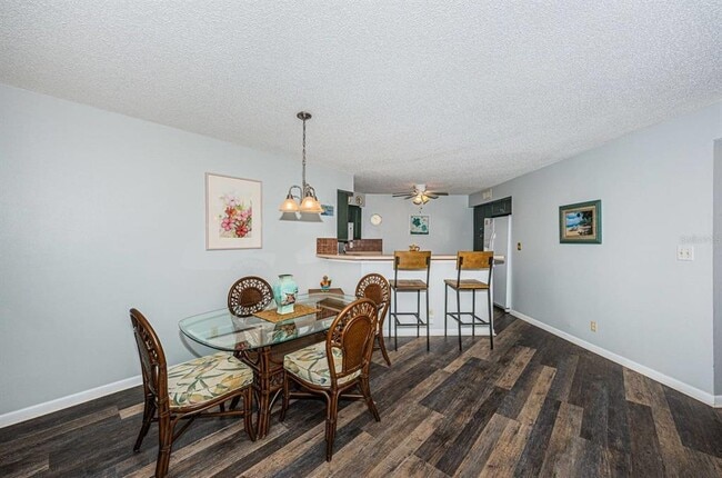 Building Photo - 6100 Bahia Del Mar Cir N